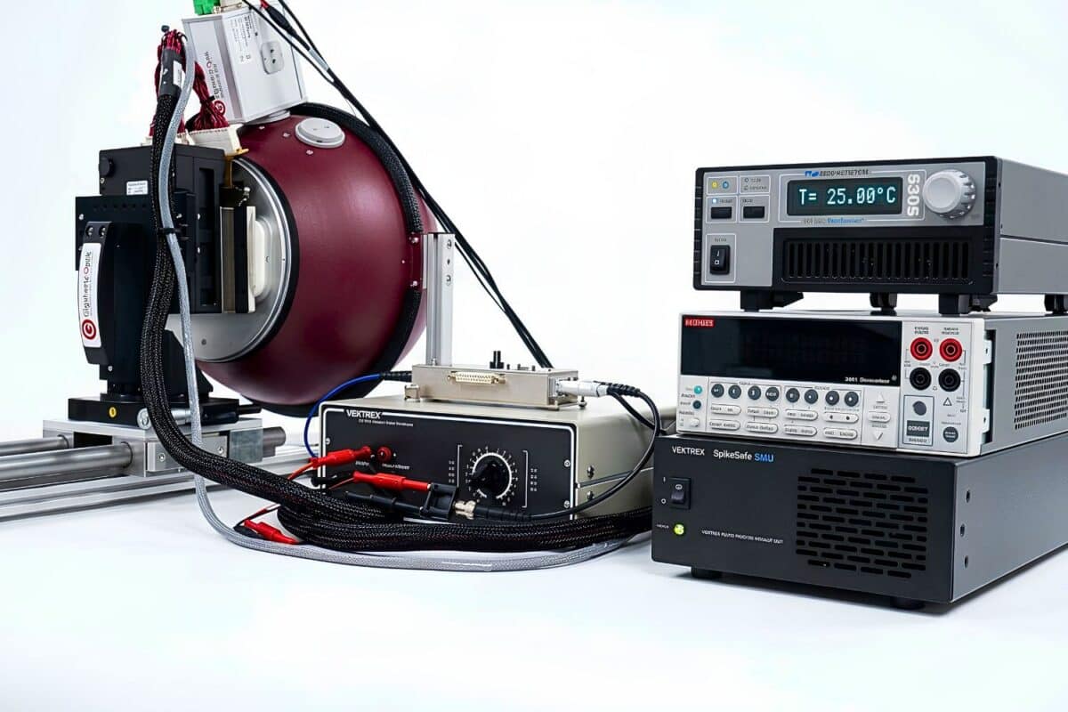 Modular LED characterization station